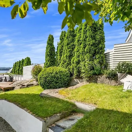 Panoramic Views And Garden! アパート