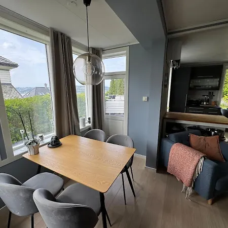 Panoramic Views And Garden! アパート