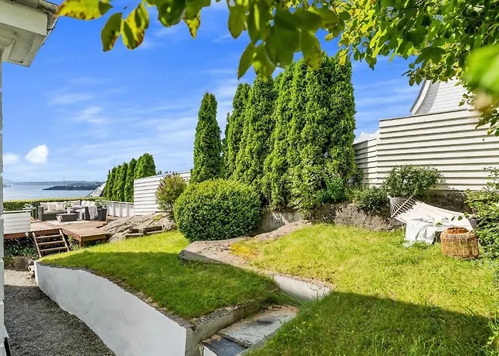 Panoramic Views And Garden! Апартаменты